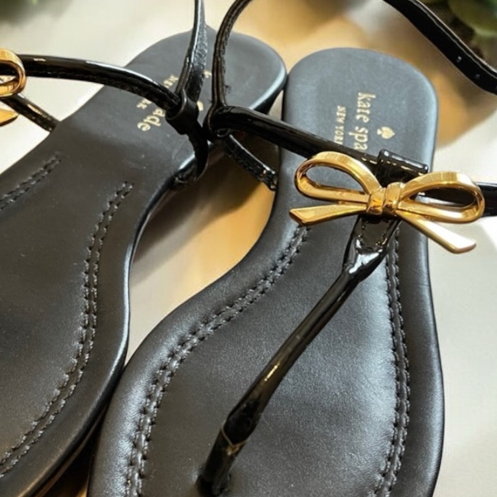 Kate Spade Preppy Black Patent leather Sandals with Gold Metal Bows Size 8 - Picture 12 of 16